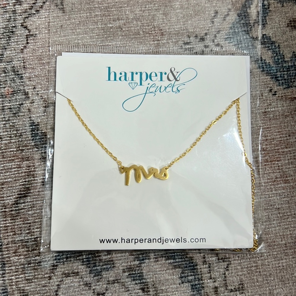 Harper & Jewels gold Mrs necklace